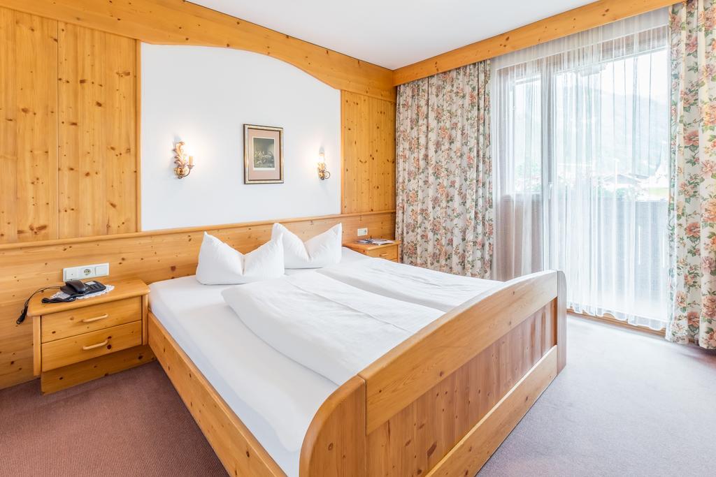 Hotel Riedl Im Zillertal Stumm Buitenkant foto
