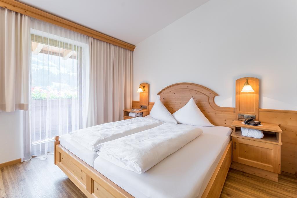 Hotel Riedl Im Zillertal Stumm Buitenkant foto
